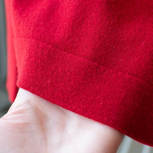 Thin vneck sweater size medium - Picture 9 of 10